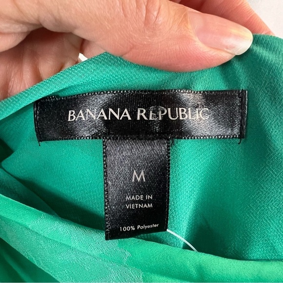 NWT Banana Republic Radiant One
Shoulder Top - M elegant Green Pleated - Picture 9 of 13